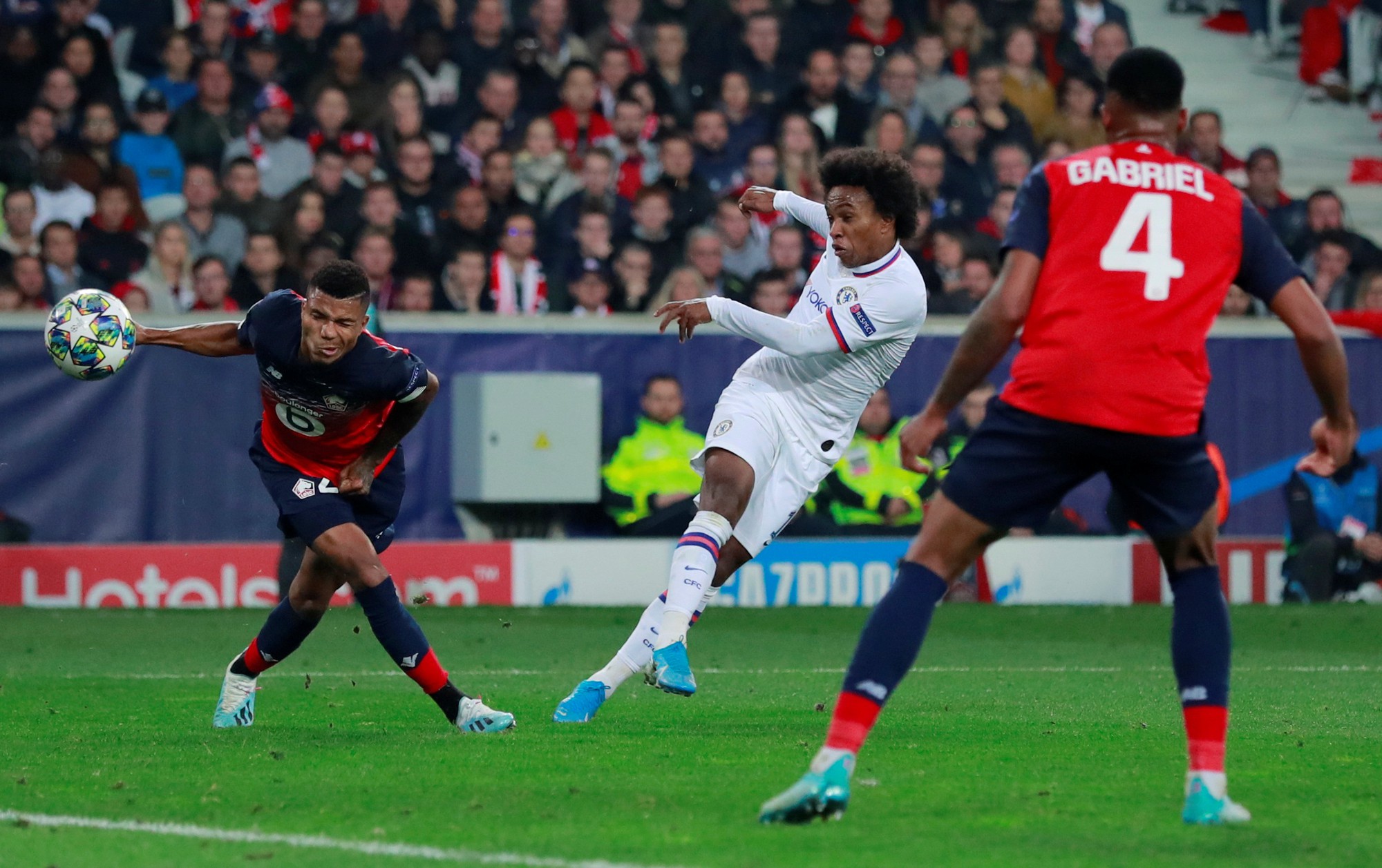 Si&ecirc;u phẩm của Willian gi&uacute;p HLV Lampard nở mặt - Ảnh 3.
