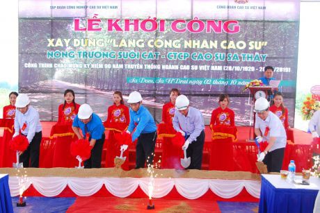 Xây dựng Làng công nhân cao su