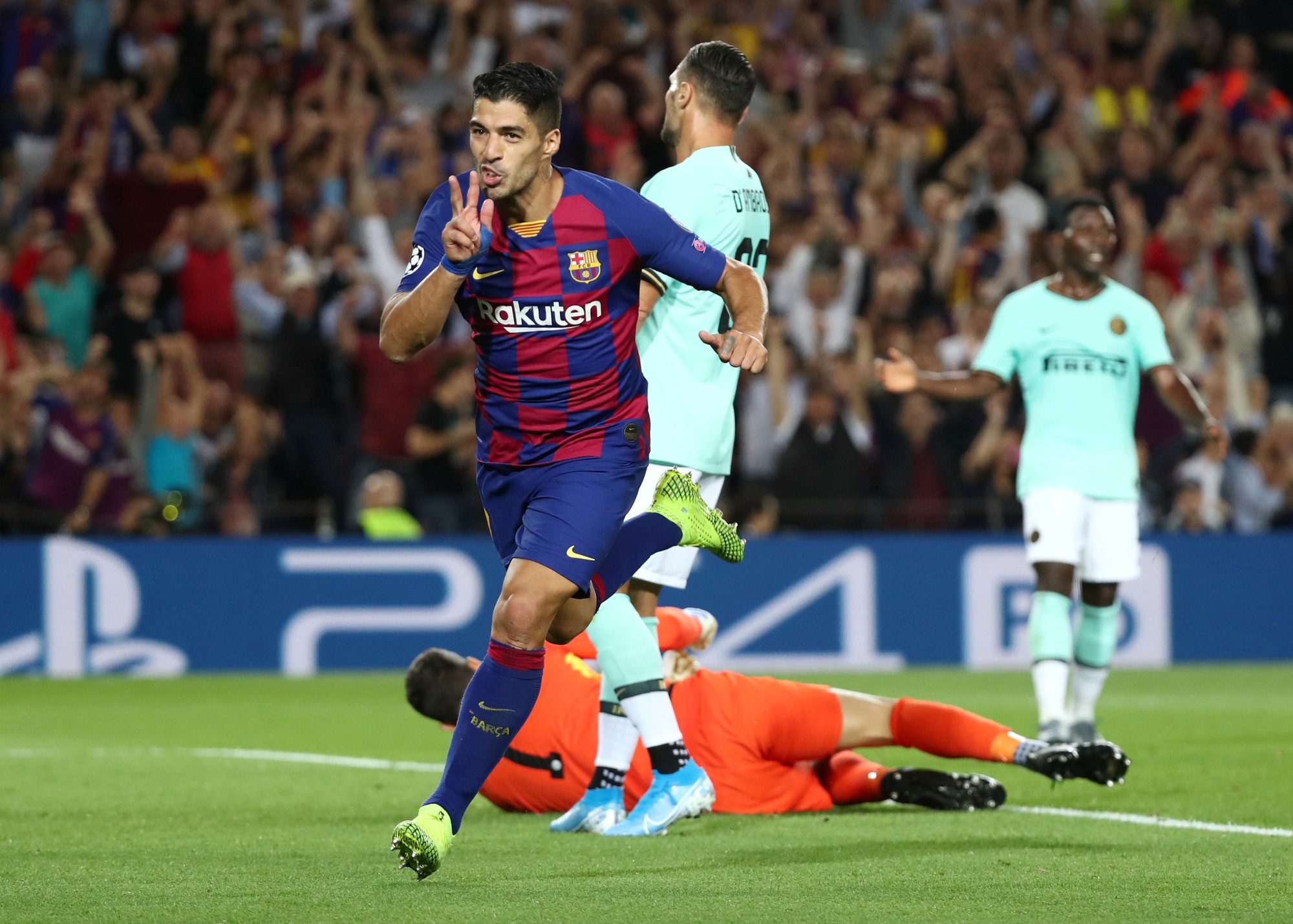 Luis Suarez lập siêu phẩm, Barcelona quật ngã Inter Milan ở Nou Camp