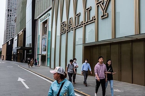 Người Trung Quốc ngày càng ít tiêu xài hơn