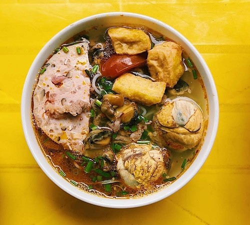 Những m&oacute;n ăn vỉa h&egrave; cho người chơi đ&ecirc;m H&agrave; Nội - Ảnh 1.