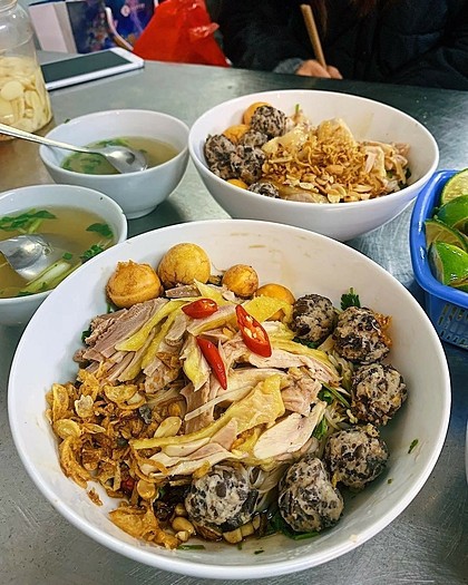 Những m&oacute;n ăn vỉa h&egrave; cho người chơi đ&ecirc;m H&agrave; Nội - Ảnh 4.