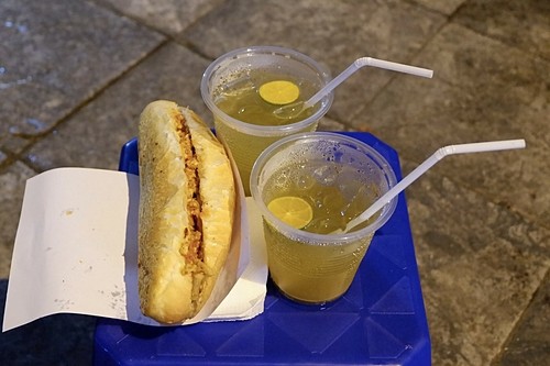 Những m&oacute;n ăn vỉa h&egrave; cho người chơi đ&ecirc;m H&agrave; Nội - Ảnh 7.