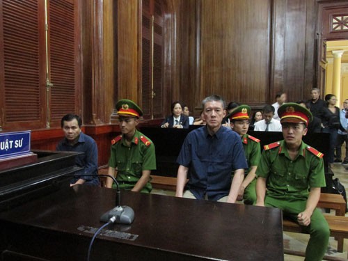 Vũ "nhôm" thanh minh chuyện làm hộ chiếu Mỹ