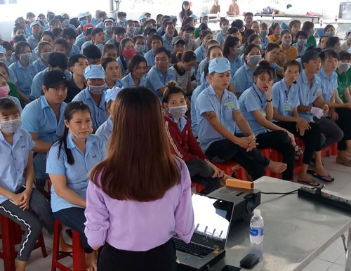 Công nhân kiệt sức vì làm thêm