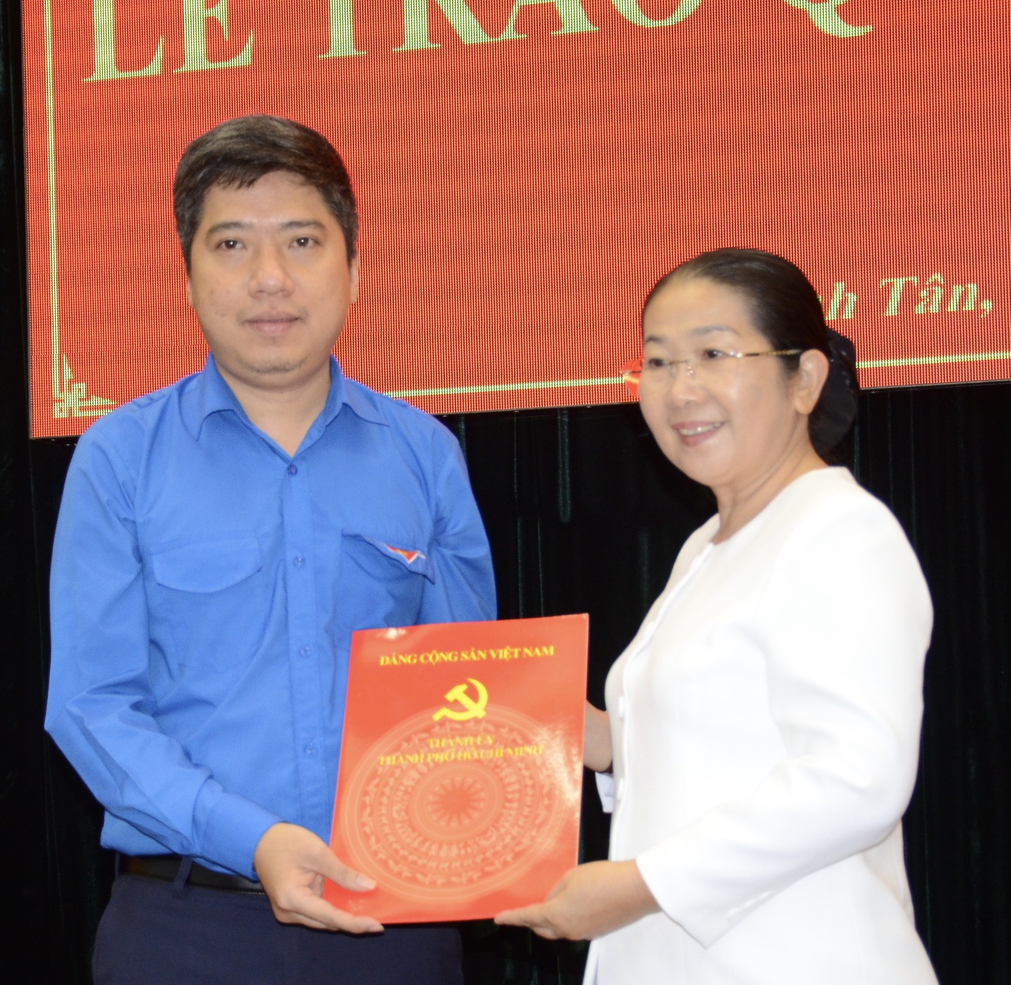 B&agrave; Th&aacute;i Thị B&iacute;ch Li&ecirc;n giữ chức B&iacute; thư Quận ủy quận 4 - Ảnh 2.