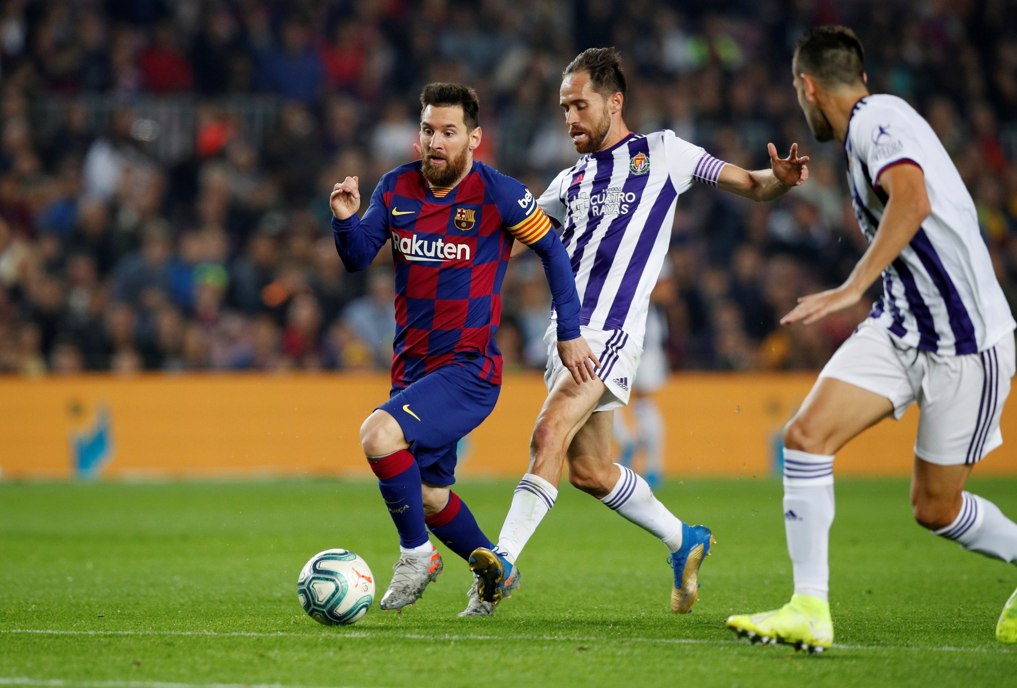 Messi loại đội bóng của Ronaldo, Barcelona tái chiếm La Liga