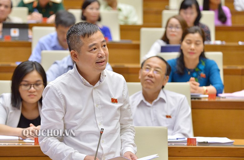 Vụ nước sạch s&ocirc;ng Đ&agrave; nhiễm dầu thải: Luồn l&aacute;ch thu lợi tr&ecirc;n sức khỏe người d&acirc;n - Ảnh 1.