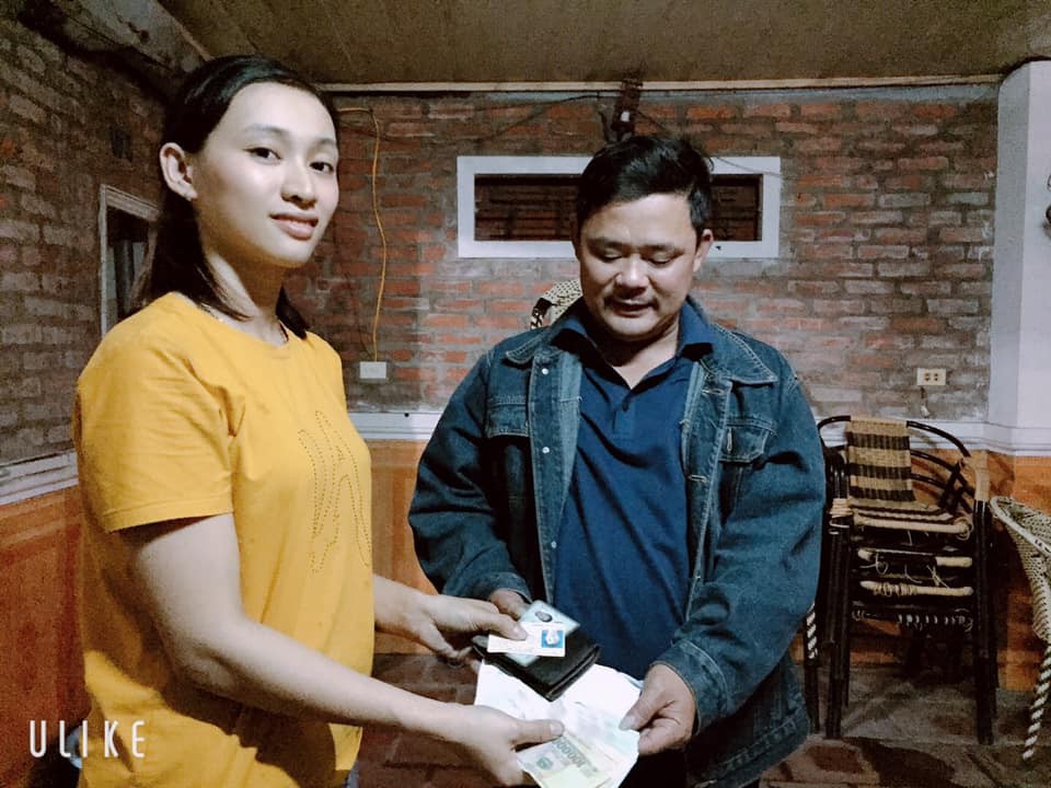Nhặt được chiếc ví có 45 triệu đồng, nhờ vợ đăng lên Facebook tìm người trả lại
