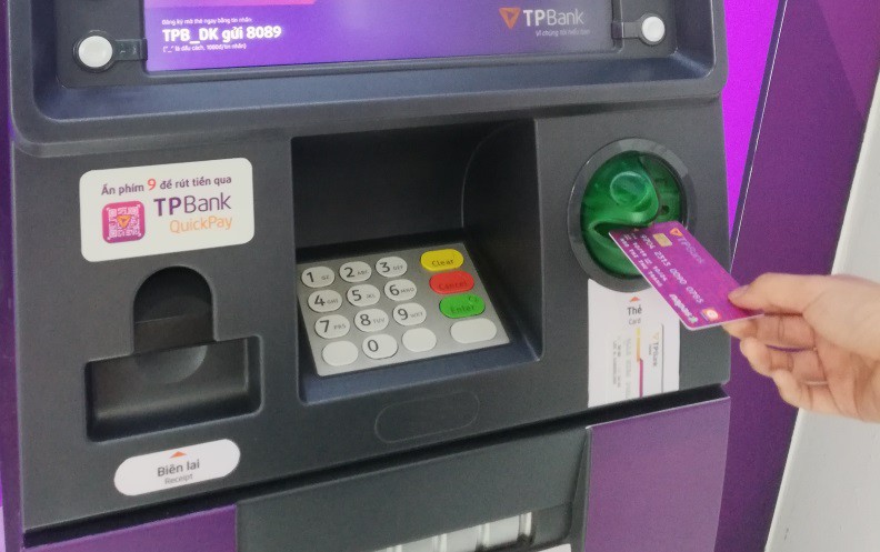 Sớm chuyển đổi sang thẻ chip để không mất tiền khi sử dụng thẻ ATM
