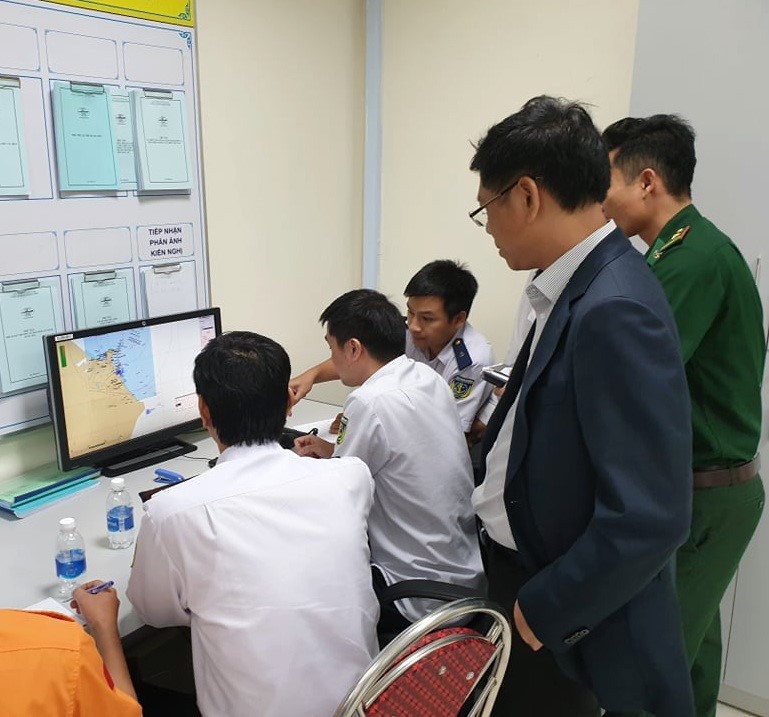 Tàu 6.000 tấn chìm trên biển: Đã cứu được 12 người - Ảnh 2.