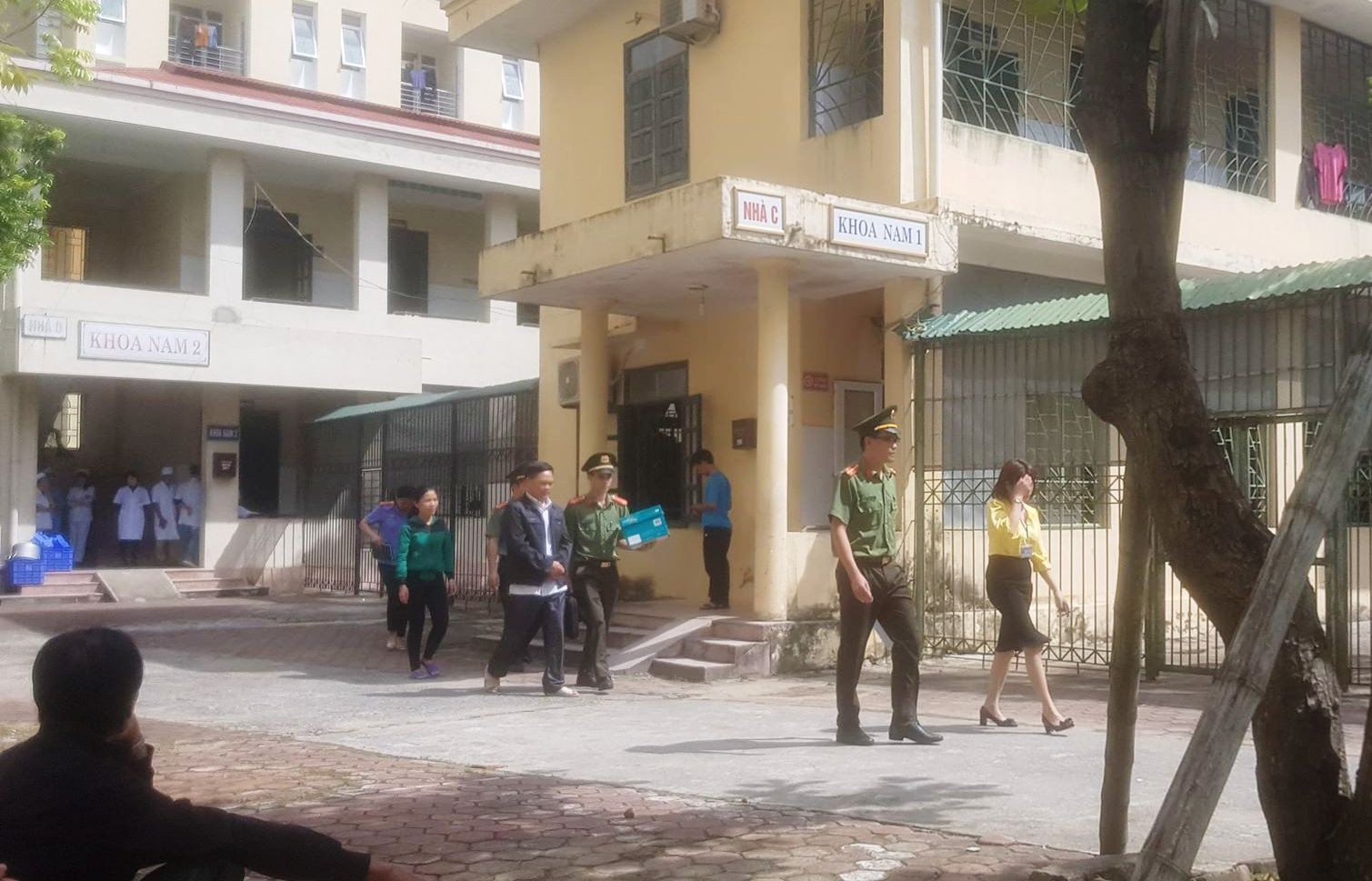 Vợ gi&aacute;m đốc c&ugrave;ng 2 trưởng khoa Bệnh viện T&acirc;m thần Thanh H&oacute;a ăn chặn thuốc của người bệnh thế n&agrave;o? - Ảnh 1.