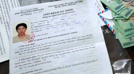 Quảng B&igrave;nh: Bắt quả tang đối tượng tự xưng ph&oacute;ng vi&ecirc;n tống tiền bệnh viện - Ảnh 2.