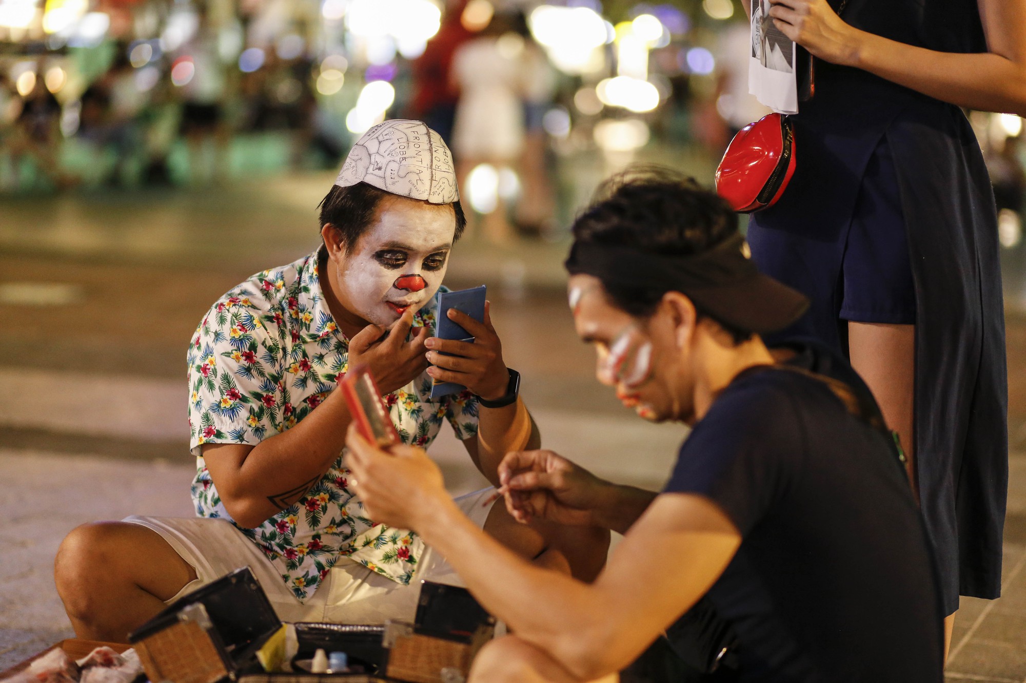Giới trẻ TP HCM với những sắc thái mùa Halloween - Ảnh 3.