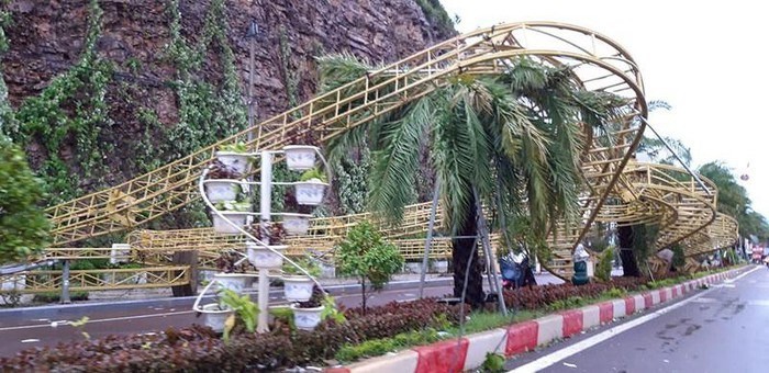 Bình Định: Ngổn ngang sau cơn bão số 5 - Ảnh 1.