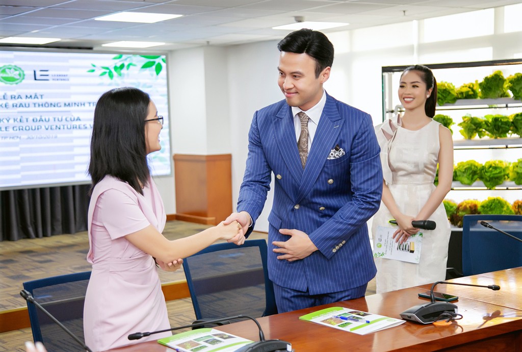 Shark Khoa đầu tư 5 tỉ đồng cho startup 9X ph&aacute;t triển kệ rau trong nh&agrave; - Ảnh 1.