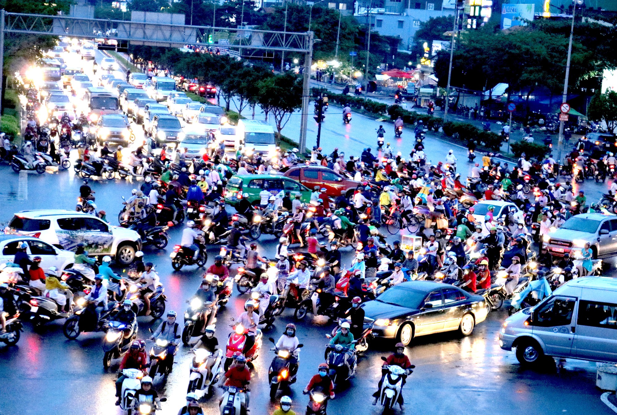 Nóng: Từ 5-10, đóng điểm quay đầu nút giao trọng điểm chân cầu Sài Gòn