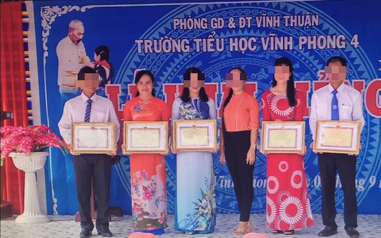 Xôn xao việc nữ hiệu trưởng mượn giấy khen của người khác để ... ra oai!