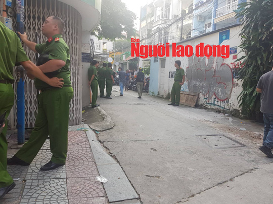 Thực nghiệm hiện trường căn nh&agrave; tranh chấp khiến thẩm ph&aacute;n, giảng vi&ecirc;n bị bắt - Ảnh 4.