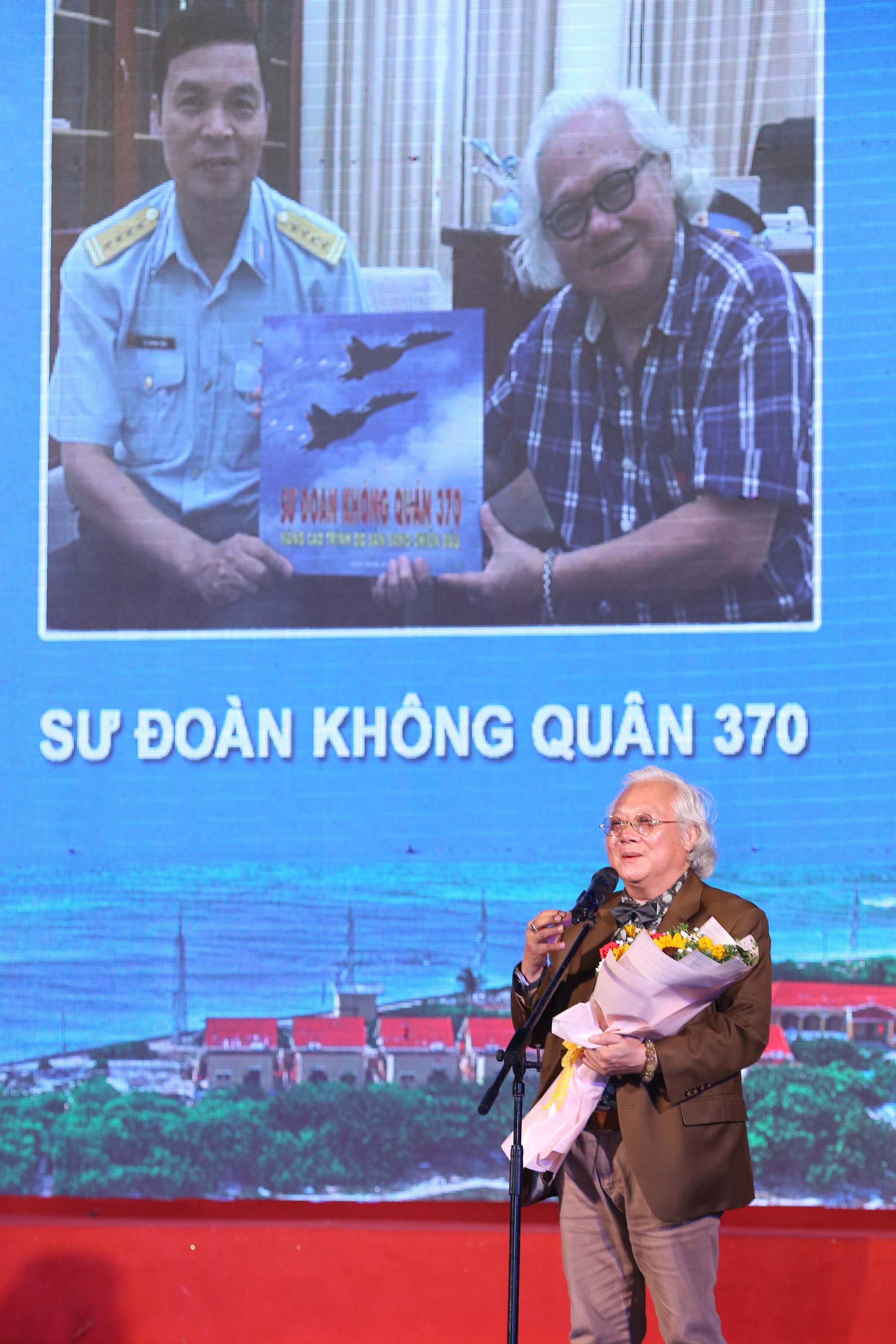 Đảo v&agrave; bờ biển Việt Nam của Giản Thanh Sơn: Mỗi h&ograve;n đảo như một tr&aacute;i tim! - Ảnh 2.