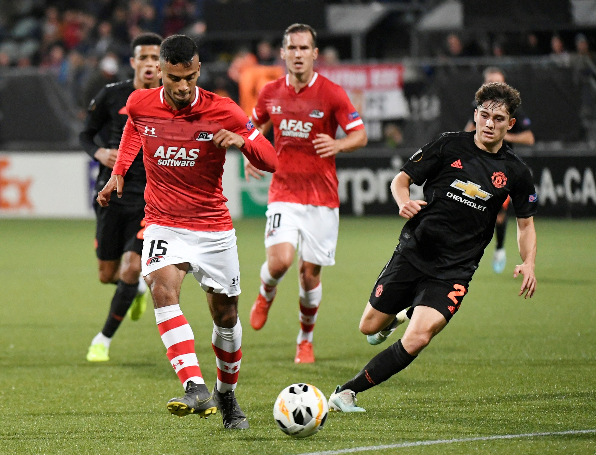 Dứt điểm kém, Man United mất ngôi đầu Europa League