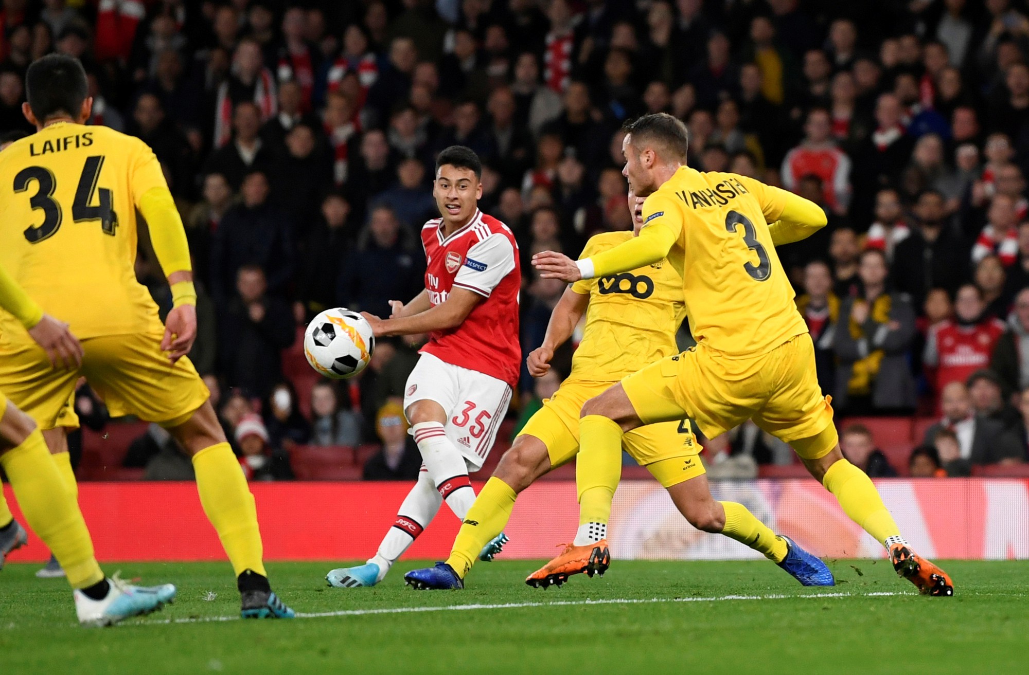Sao 18 tuổi bùng nổ, Arsenal lên ngôi đỉnh bảng Europa League