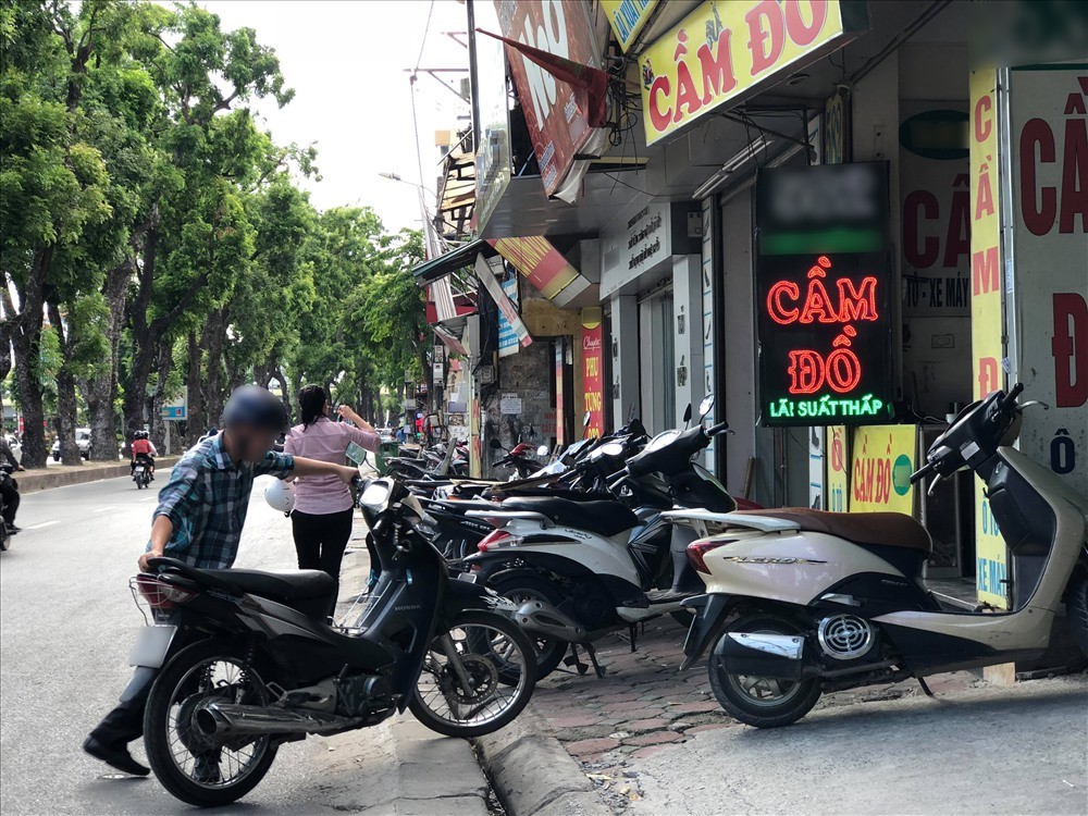 Ai quản l&yacute; c&aacute;c chuỗi cầm đồ đang nở rộ, l&atilde;i suất tr&ecirc;n 100%/năm? - Ảnh 1.