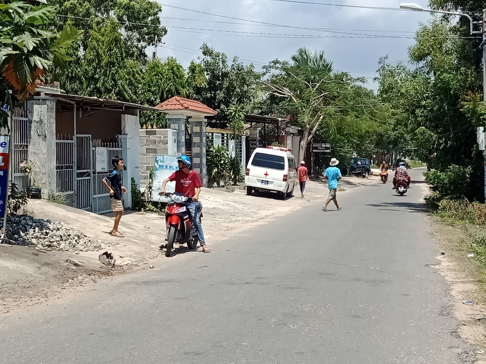 Bình Thuận: Phát hiện du khách Nga chết trong nhà trọ với vết đâm ở cổ