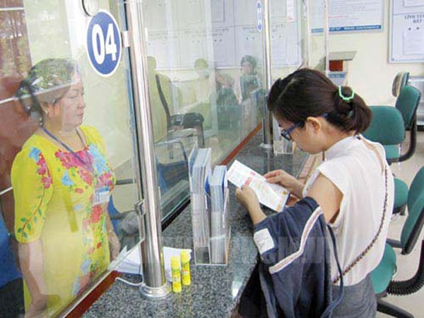 Điều kiện, lương c&ocirc;ng chức khi bị tạm đ&igrave;nh chỉ c&ocirc;ng t&aacute;c - Ảnh 1.