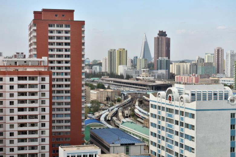 Vì sao cửa sổ cao ốc ở Bình Nhưỡng bị bịt kín?
