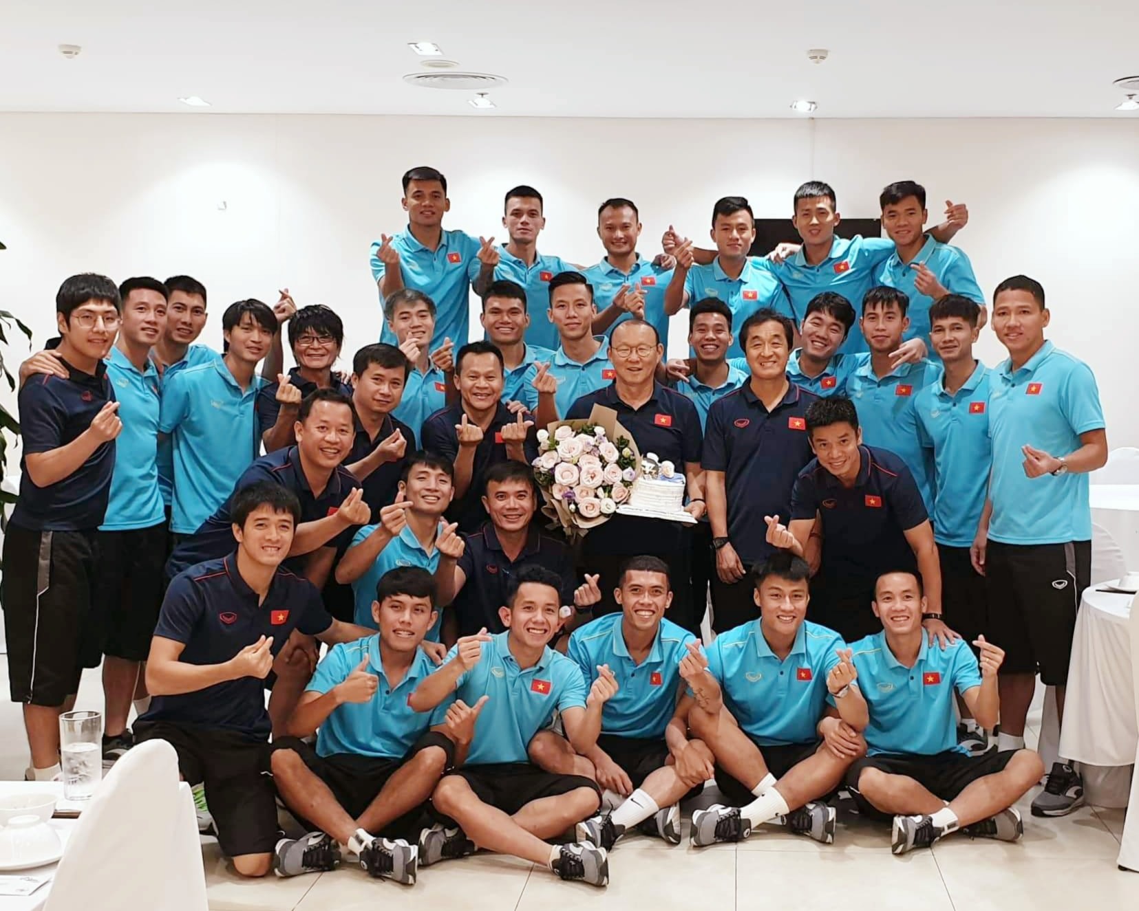 Tuấn Anh động viên cầu thủ từng chê bai đội tuyển "Nhất quan hệ, nhì tiền tệ"