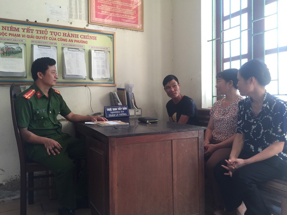 Nữ công nhân môi trường và người bán hàng nhặt được hơn 20 triệu đồng tìm người trả lại