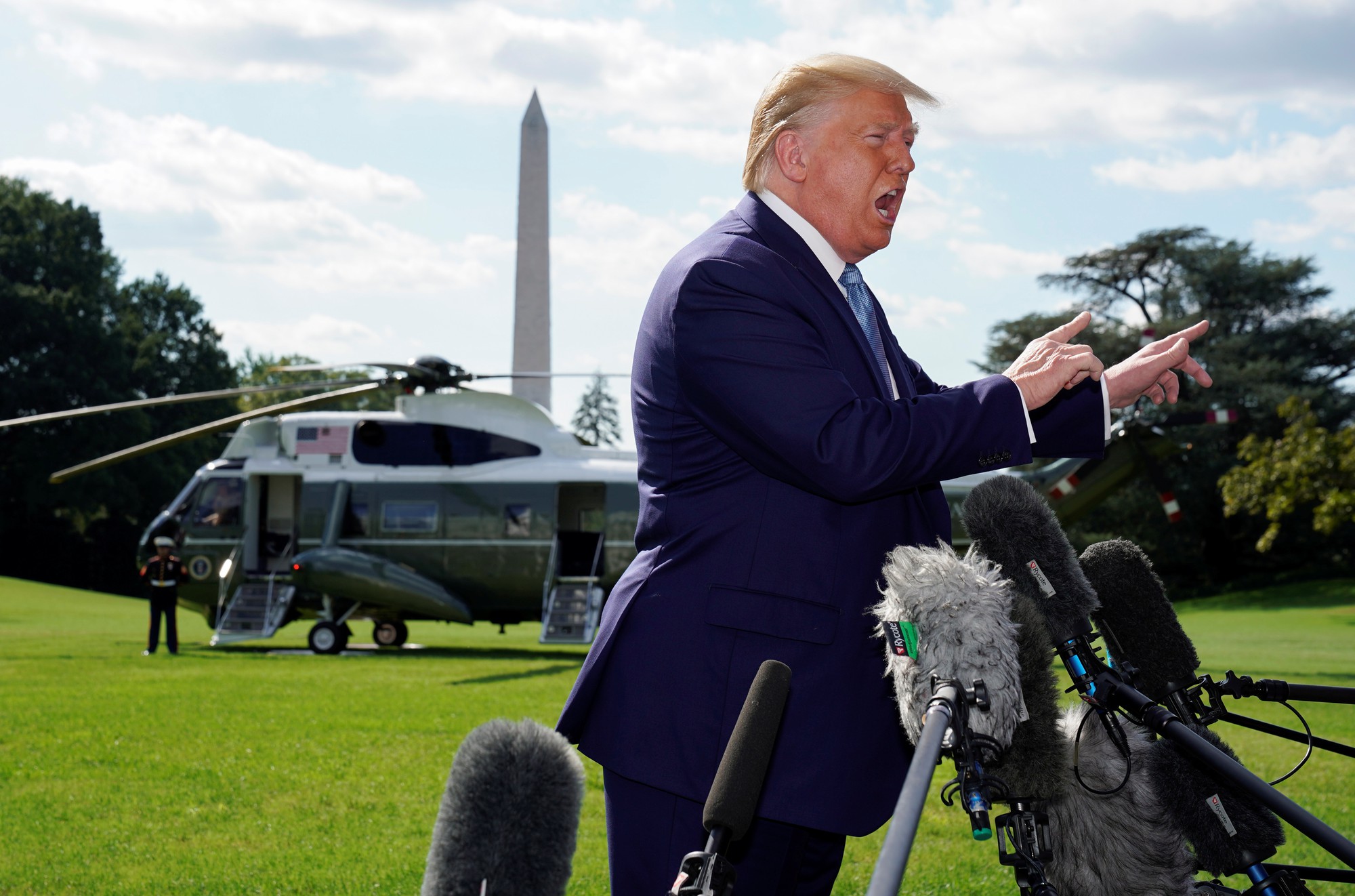 Nhờ vả Trung Quốc điều tra đối thủ, ông Trump "phạm sai lầm tồi tệ"?