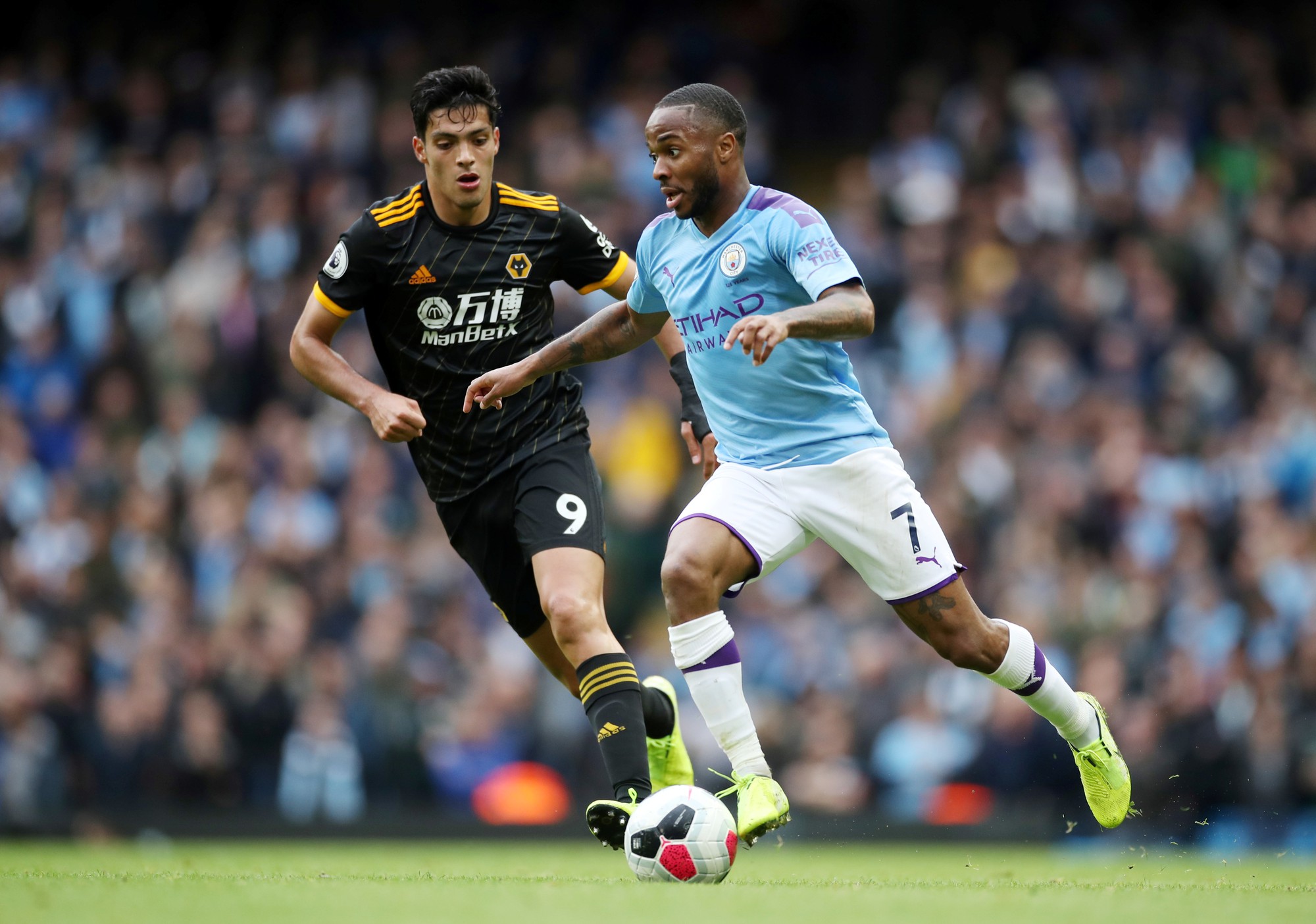 Thua sốc Wolves, Man City bị Liverpool bỏ xa đến 8 điểm