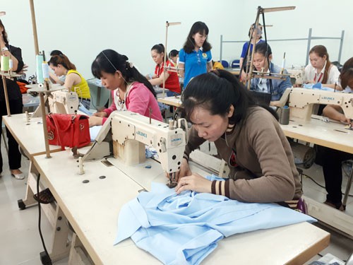 Rèn tay nghề cho công nhân