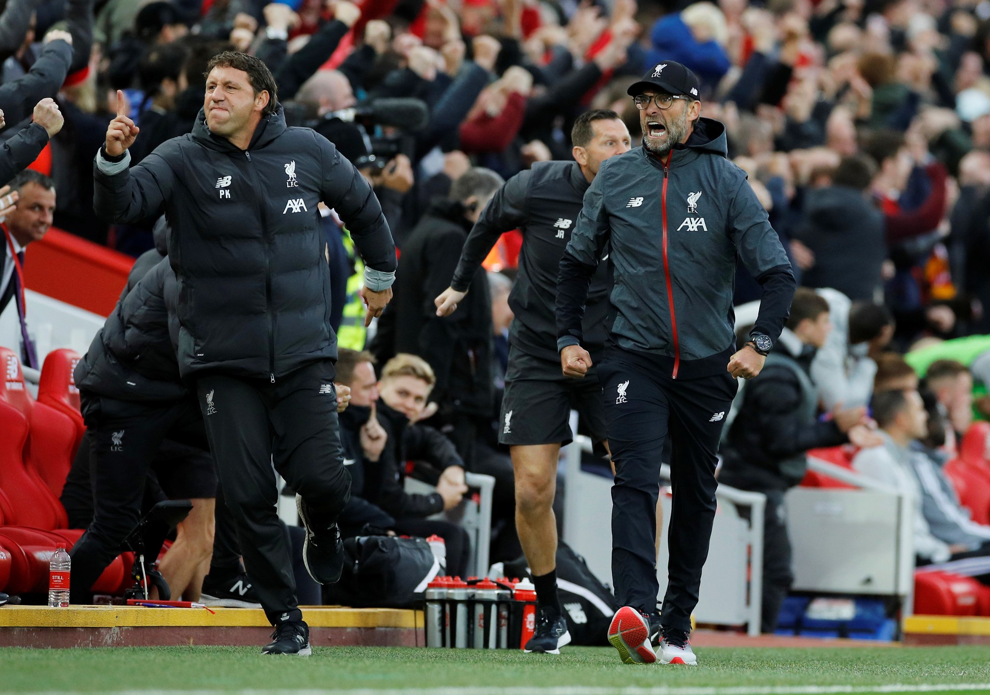 Penalty nghiệt ngã phút 94, Liverpool hút chết ở Anfield - Ảnh 11.