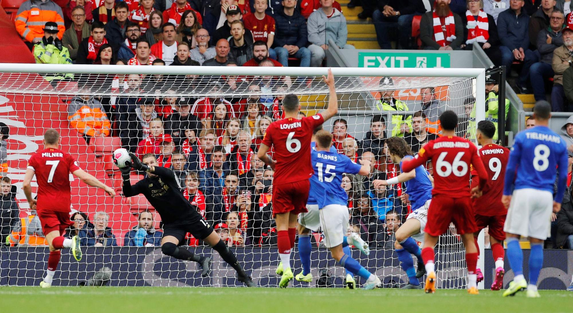 Penalty nghiệt ngã phút 94, Liverpool hút chết ở Anfield - Ảnh 3.