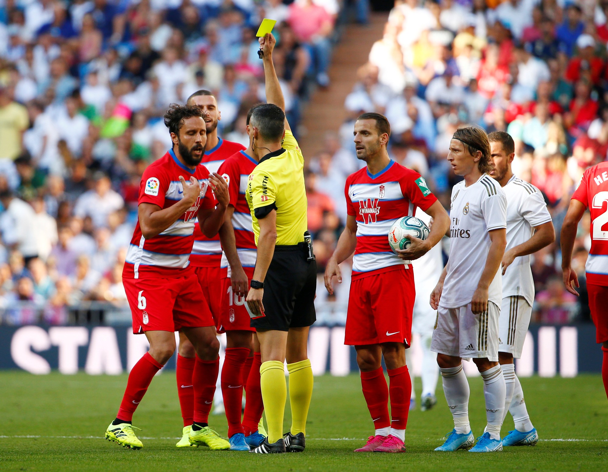 Giải m&atilde; hiện tượng, Real Madrid vững ng&ocirc;i đầu La Liga - Ảnh 2.