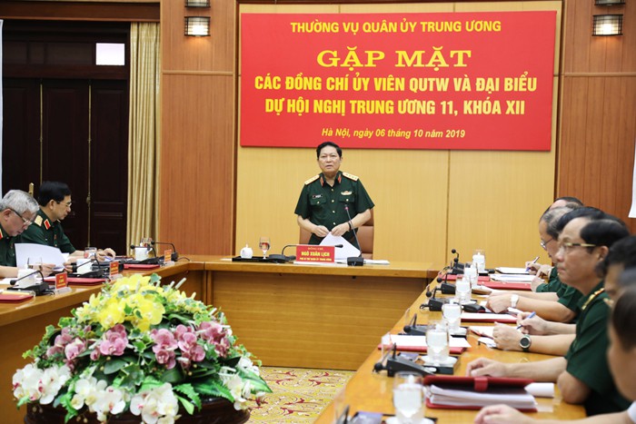 Qu&acirc;n ủy Trung ương gặp mặt c&aacute;c Ủy vi&ecirc;n Qu&acirc;n ủy Trung ương, đại biểu dự Hội nghị Trung ương 11 - Ảnh 1.
