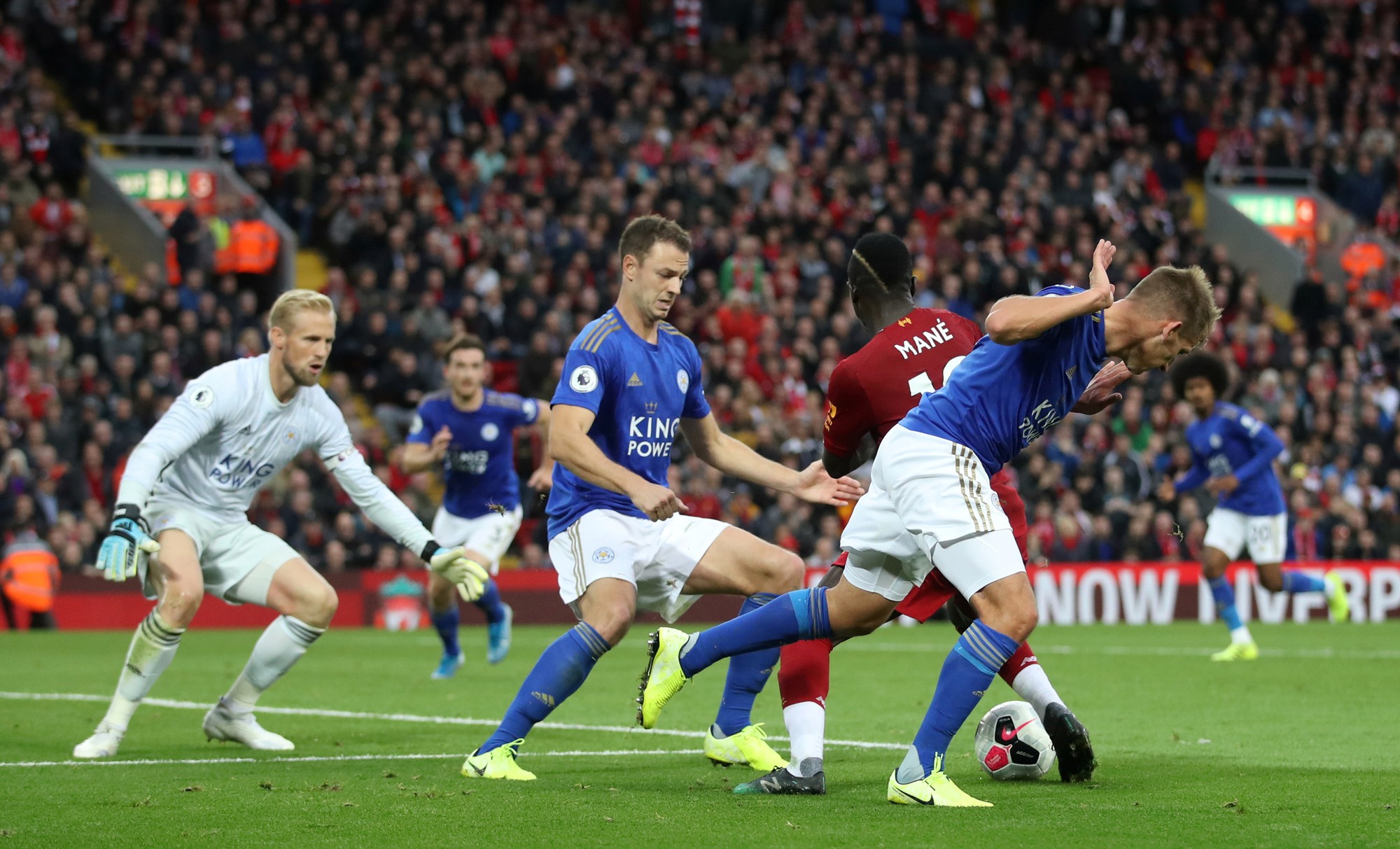 Penalty nghiệt ngã phút 94, Liverpool hút chết ở Anfield - Ảnh 6.