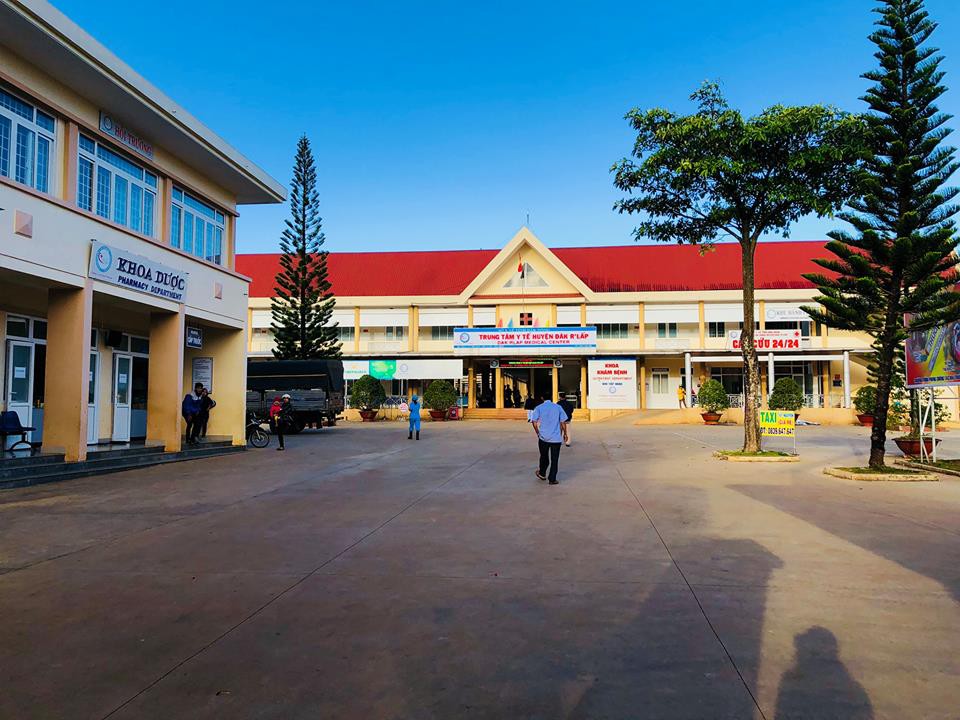 Nữ nhân viên hợp đồng trẻ đẹp liên tục làm lãnh đạo phòng ban