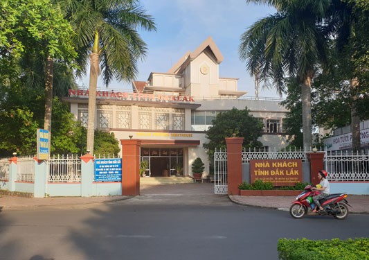 VỤ NỮ TRƯỞNG PH&Ograve;NG Ở TỈNH ỦY ĐẮK LẮK MẠO T&Ecirc;N: Xử l&yacute; tr&aacute;ch nhiệm c&aacute;n bộ li&ecirc;n quan - Ảnh 1.