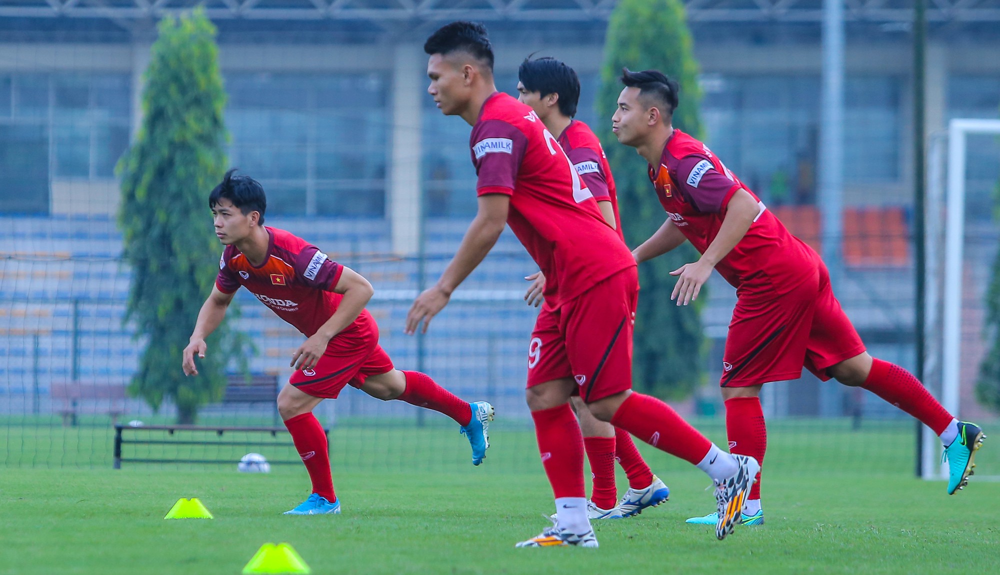 Đoàn Văn Hậu khó đá chính trận Malaysia - Ảnh 1.