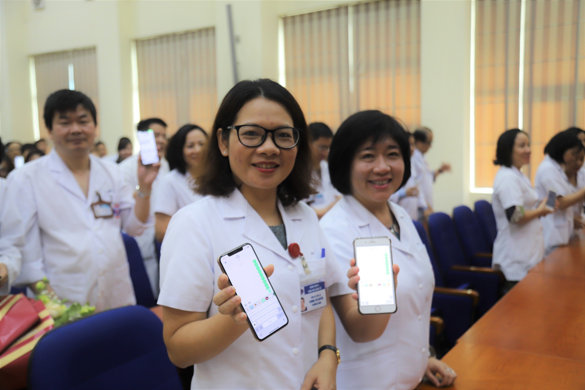 Bác sĩ đồng loạt nhắn tin kêu gọi ủng hộ bệnh nhân ung thư nghèo