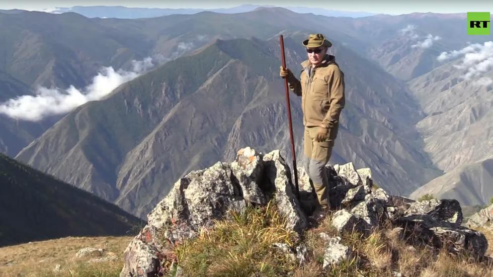 Ông Putin đổi "gu" mừng sinh nhật