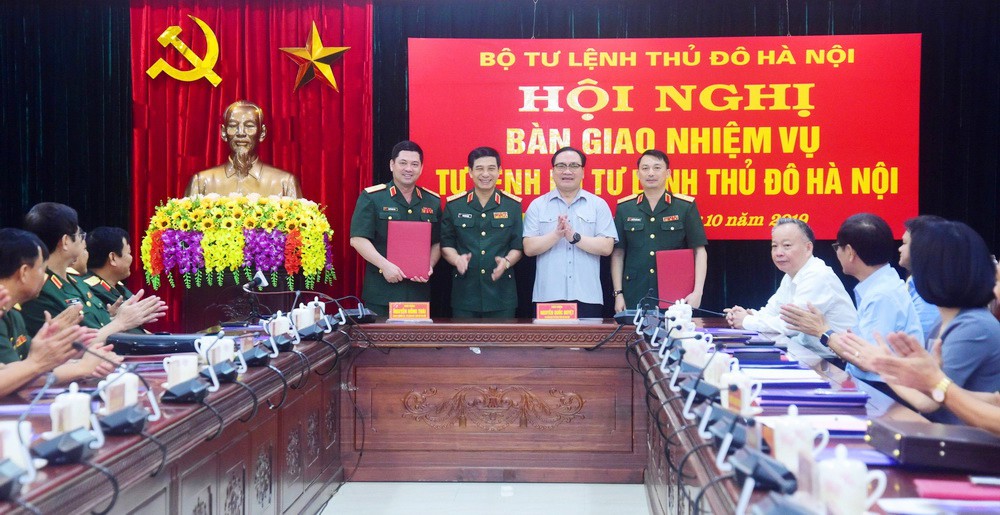 Điều động, bổ nhiệm 5 tướng lĩnh quân đội trong các vị trí Tư lệnh Quân khu - Ảnh 1.