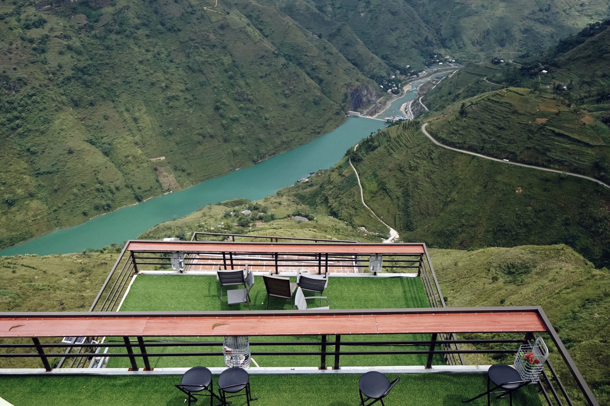 4 sở cùng họp, thống nhất phương án xử lý công trình Panorama sai phạm trên đèo Mã Pí Lèng - Ảnh 2.