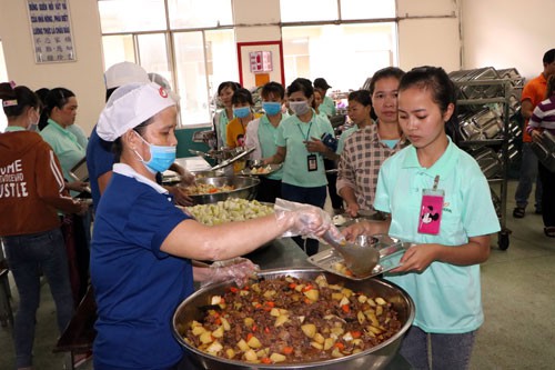 Công nhân ăn ngon mới đủ sức làm việc