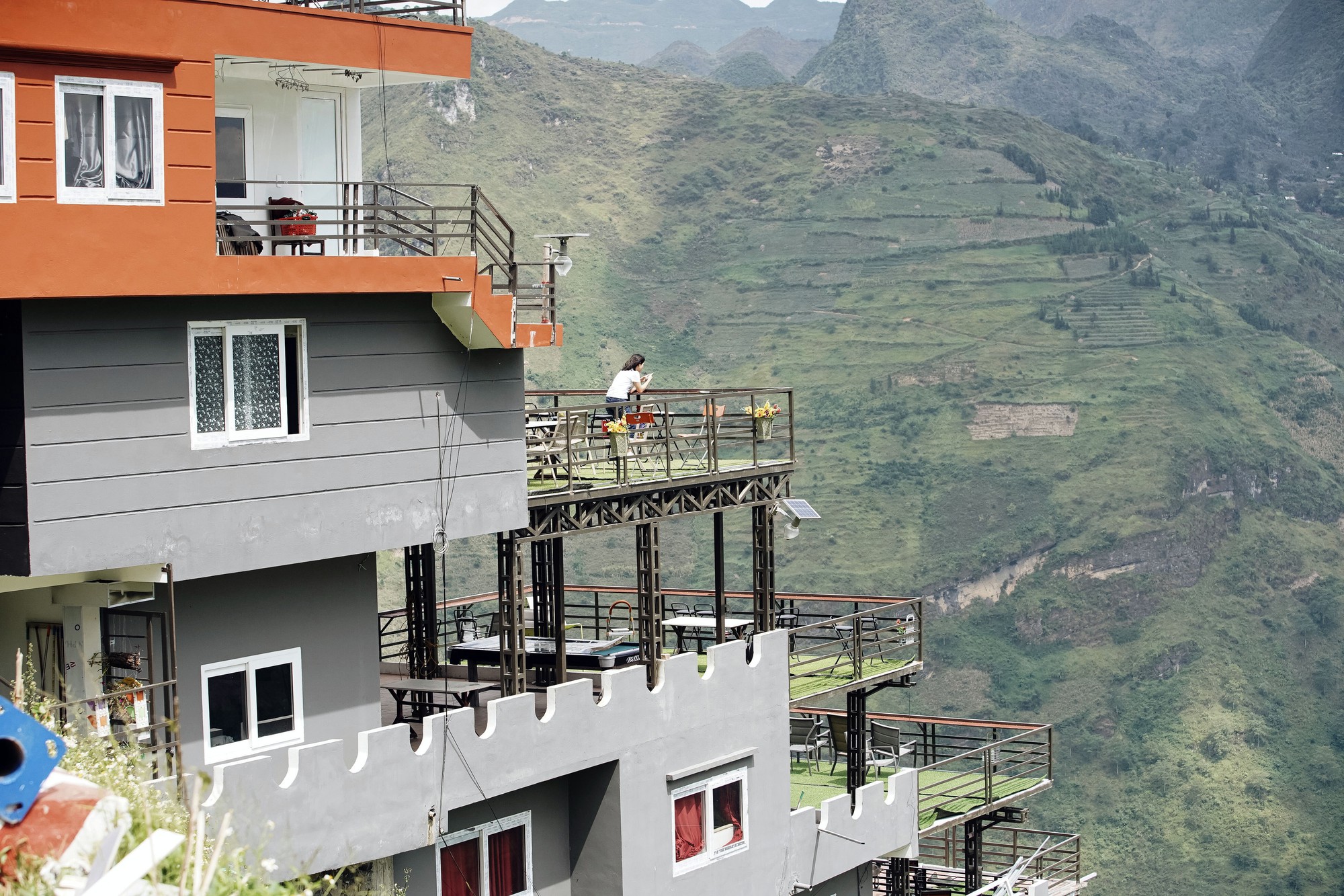 Đề xuất ph&aacute; dỡ 7 tầng nổi c&ocirc;ng tr&igrave;nh Panorama sai phạm ở đ&egrave;o M&atilde; P&iacute; L&egrave;ng - Ảnh 2.