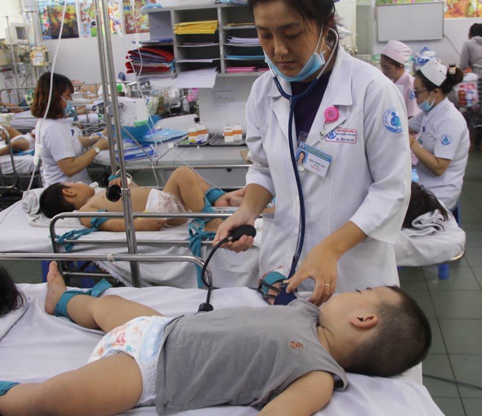 Th&ecirc;m 2 người lớn chết v&igrave; sốt xuất huyết - Ảnh 1.